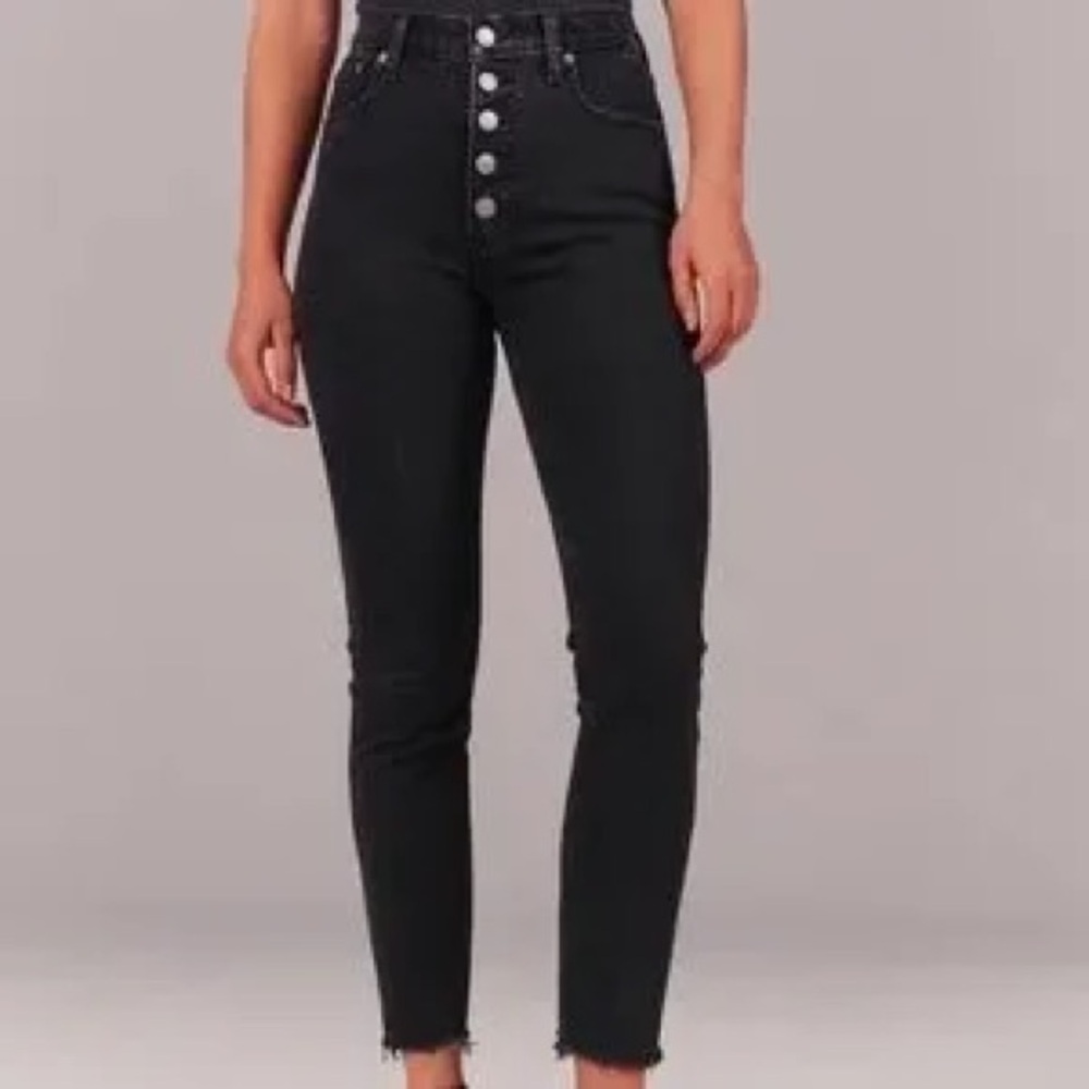 NWT Abercrombie & Fitch The Skinny High Rise in Black size 28/6 short